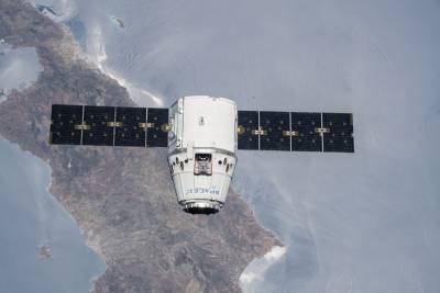Корабль Илона Маска отстыковался от МКС и летит к Земле