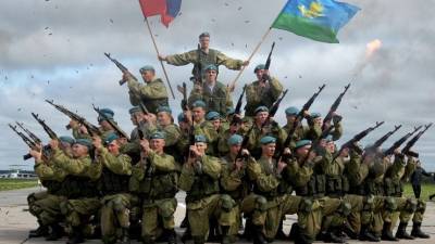 Владимир Путин поздравил с 90-летием ВДВ личный состав и ветеранов «крылатой пехоты»