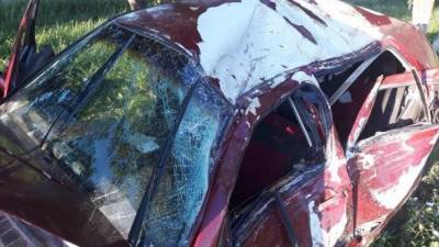 На Закарпатье Volkswagen влетел в дерево: двое парней погибли