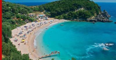 В Болгарии туристы сами чистят пляжи от пальмового масла