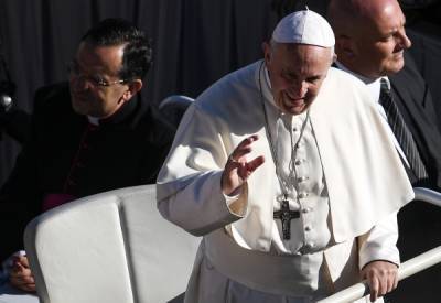 Папа римский Франциск попросил не допустить безработицы после пандемии