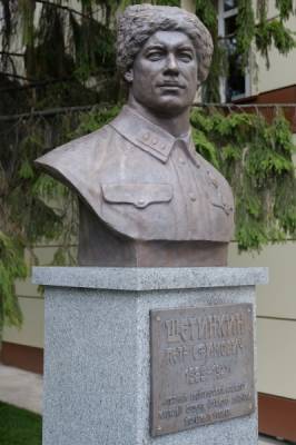 В Новосибирске восстановили памятник легендарному красному командиру
