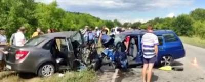 При лобовом столкновении авто под Волгоградом погибли четыре человека