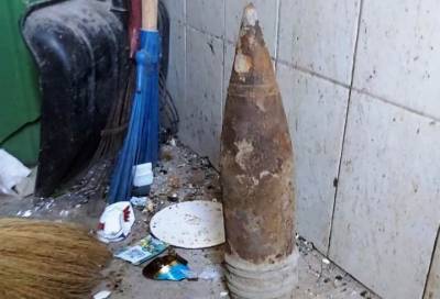 В парадной жилого дома в Петербурге нашли боеприпас