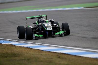 Александр Смоляр лишился победы в гонке «Формула-3»