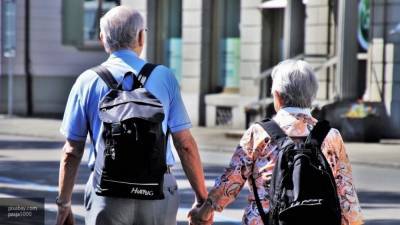 Минздрав РФ призвал пожилых людей временно отказаться от путешествий