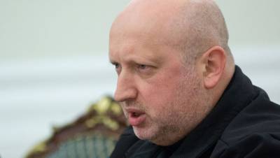 Турчинов предложил возбудить против Зеленского уголовное дело