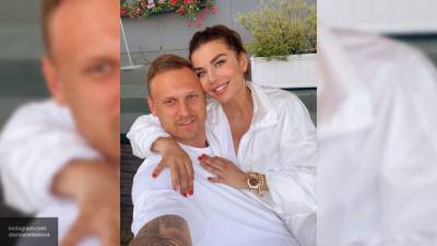 «Горько!»: Седокова показала свадебный снимок с молодым возлюбленным