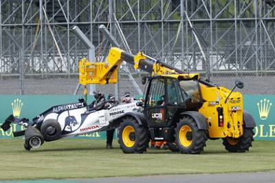 Квят попал в аварию во время гонки «Формулы-1»