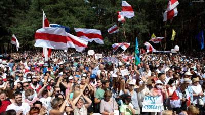 В Беларуси митинги Тихановской собирают тысячи людей