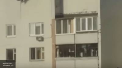 Девушка выпала из окна многоэтажки в Краснодаре