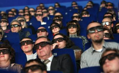 Кинотеатры открываются: российское правительство рекомендует только веселые фильмы (La Vanguardia, Испания)