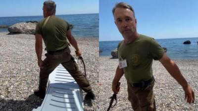 В Крыму сняли, как "казаки" гонят туристов с пляжа нагайкой