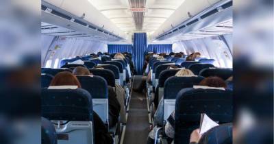 В летящем на Ибицу самолете устроили драку из-за пассажиров без маски (видео)
