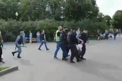 Четырех бывших десантников задержали после драки в Парке Горького