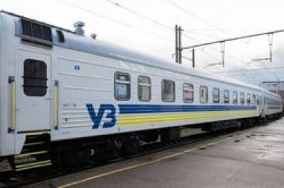 Нападение в поезде Мариуполь-Киев: Укрзализныця попросила полицейских сопровождать междугородние маршруты