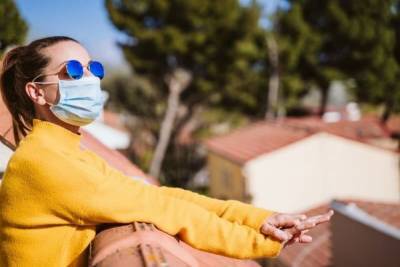 Врач-инфекционист объяснил, почему коронавирус не "убила" жара