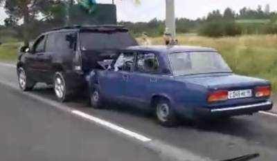 Водитель «Жигулей» въехал в автомобиль десантников ВДВ на Ропшинском шоссе