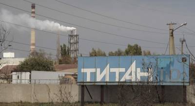 В оккупированном Армянске произошел выброс на заводе "Крымский титан"