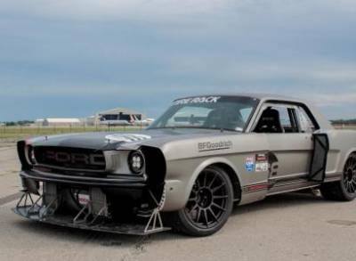 Американец построил гоночный Ford Mustang с деталями от внедорожника
