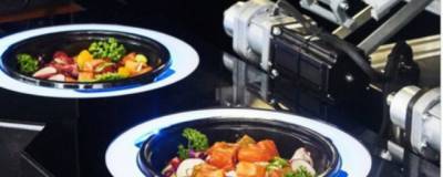 В Москве открыли ресторан, где робот готовит поке