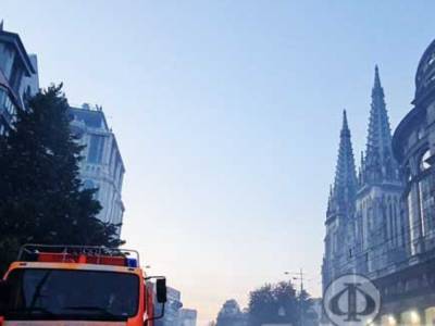 В Киеве на улице Васильковской горела квартира: тушение пожара затянулось на несколько часов