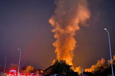 В Киеве загорелся частный дом, а дым охватил три района (видео)