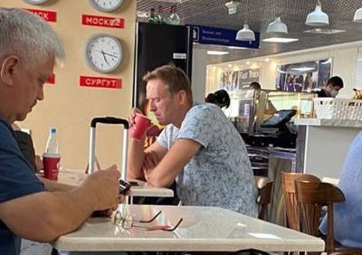 Опубликовано фото из кафе, где Навальный пил чай перед приступом
