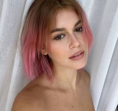 Pink is Punk: Кайя Гербер сменила цвет волос – в прямом эфире