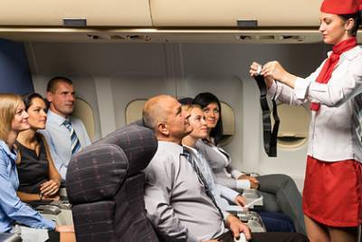 Стюардесса описала реальную функцию ремня безопасности на борту самолета