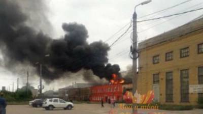 Пожар на бывшем экскаваторном заводе напугал воронежцев