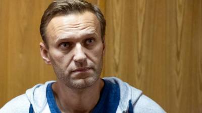 "В коме в тяжелом состоянии": российского оппозиционера Навального подключили к аппарату ИВЛ, - пресс-секретарь