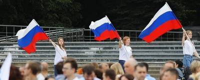 Большинство россиян считают триколор подходящим для современной России