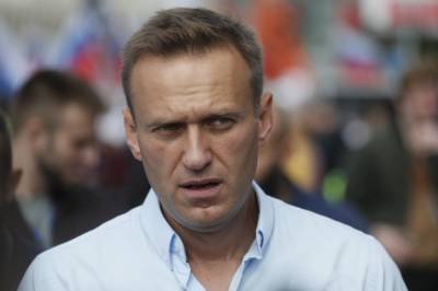 Российского оппозиционера Алексея Навального экстренно госпитализировали с отравлением: Сейчас он под ИВЛ