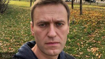 Навальный после отравления наркотическим веществом находится в коме