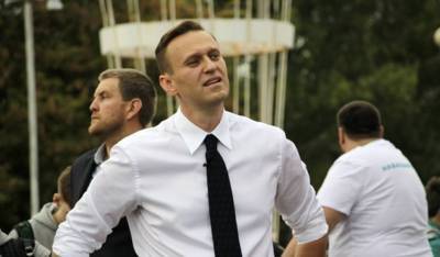 Алексей Навальный впал в кому после отравления неизвестным веществом