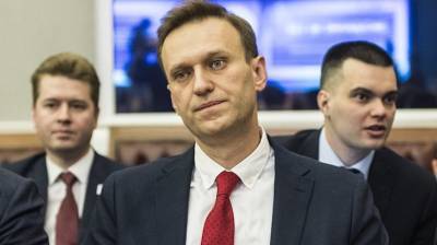 Алексей Навальный находится в коме, предположительно после отравления