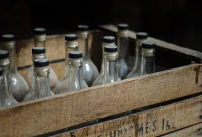 В Колпино ликвидировали подпольное производство алкоголя