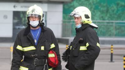 В Севастополе горит пятиэтажка после взрыва газа — видео