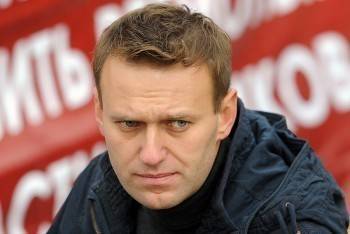 Политик Алексей Навальный в коме