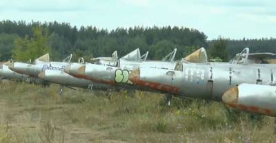 Десятки самолетов забросили под Харьковом, летчики в отчаянии: кадры авиасвалки
