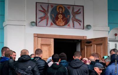 Сторонники мятежного схимонаха без него пришли к епархии на "крестный ход"