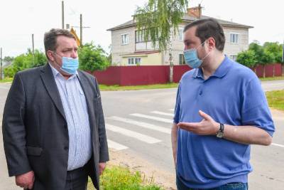 Губернатор Смоленской области проверил, как выполнено его поручение по обустройству тротуаров в Духовщине