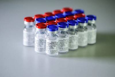 Ведущий эпидемиолог Китая оценил российскую вакцину от COVID-19