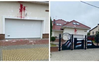 В Беларуси дом оппозиционера облили краской