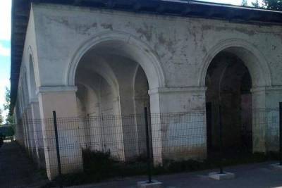 Разрушающийся объект культурного наследия в Тверской области закрыли от посторонних