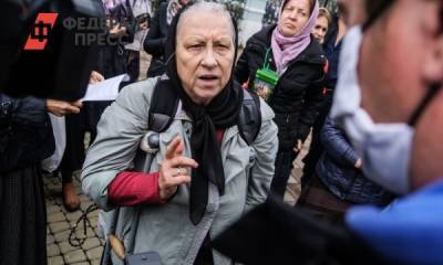 Сторонники скандального клирика Сергия отругали екатеринбургских журналистов за маски