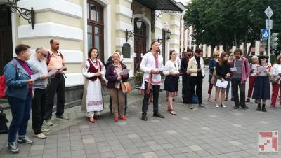 Участники проекта «Спеўны сход» поддержали коллектив Купаловского театра