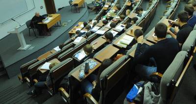 Минобрнауки РФ не планирует переносить начало учебного года в вузах
