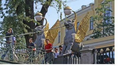 В Петербурге на Итальянском и Банковском мостах пройдут открытые концерты